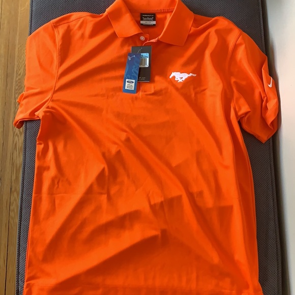 Men’s Nike Golf Shirt-brand new - Picture 2 of 2